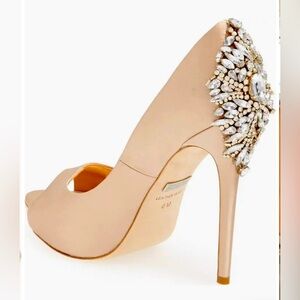 Badgley Mischka Kiara Peep Toe Evening Pumps Latte Size 7